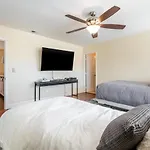 Luxury San Diego House, Beach, Pool & Pet-Friendly